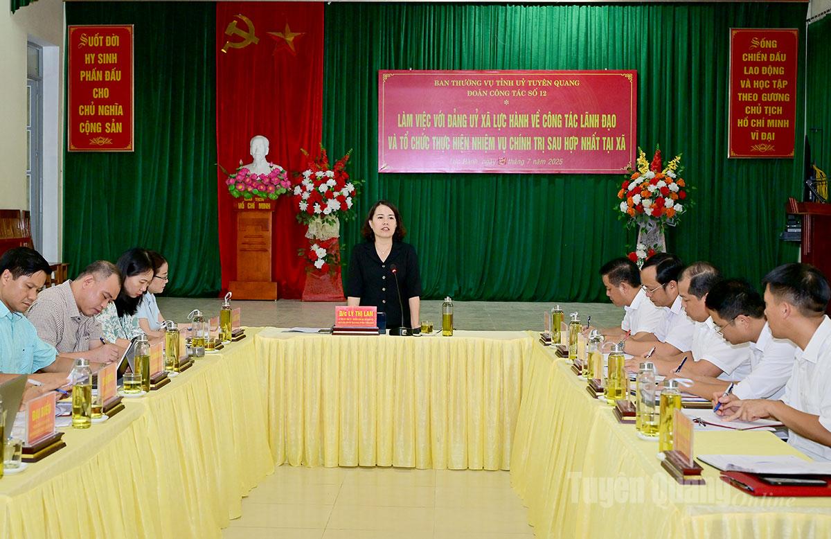Đồng chí Lý Thị Lan, Uỷ viên Ban Thường vụ Tỉnh uỷ, Trưởng Đoàn đại biểu Quốc hội hoạt động chuyên trách khoá XV tỉnh Tuyên Quang, Trưởng đoàn công tác số 12 chủ trì buổi làm việc.