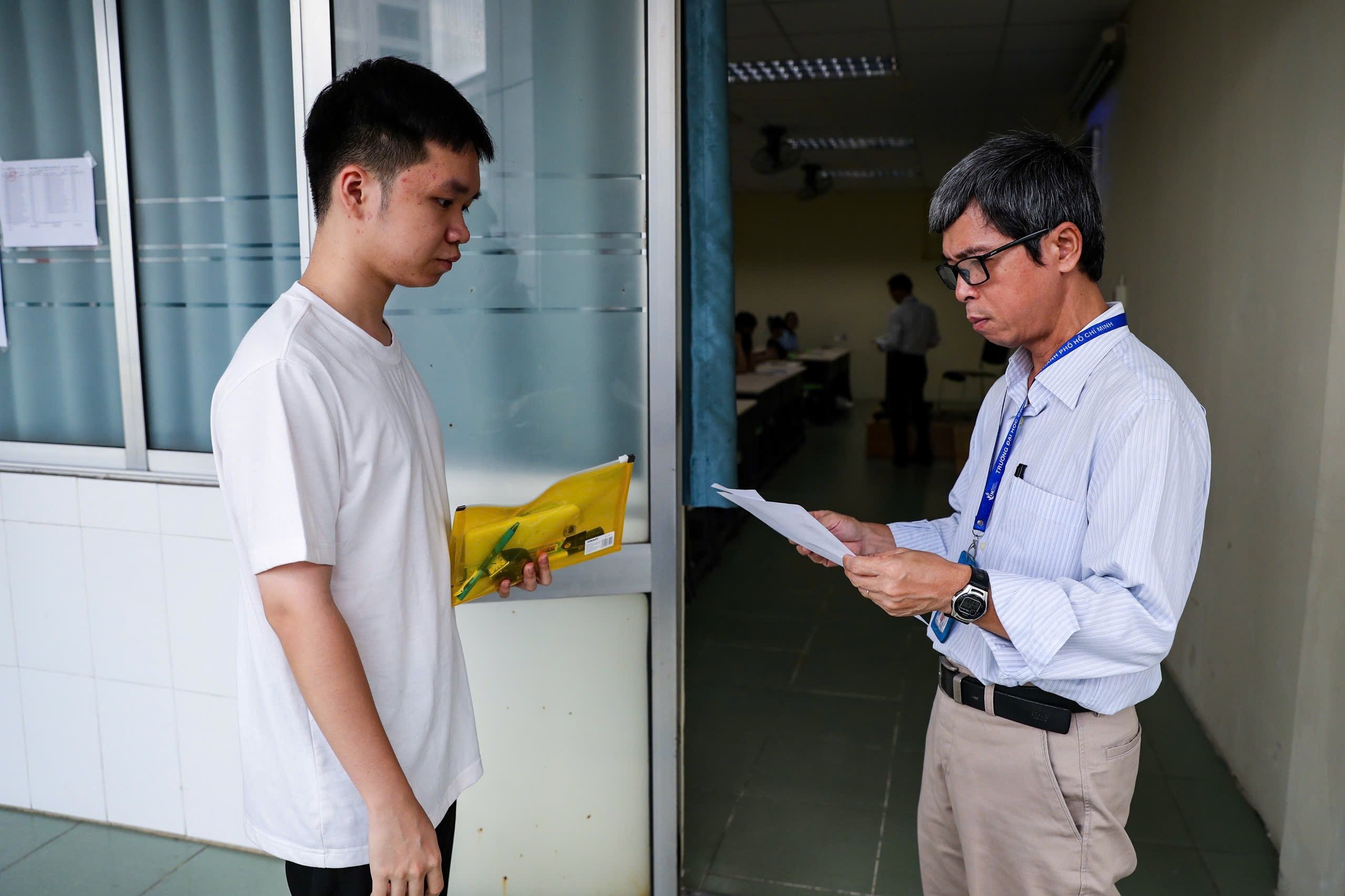 Thêm trường thành viên ĐH Quốc gia TP.HCM công bố điểm sàn xét tuyển 2025 - Ảnh 1.