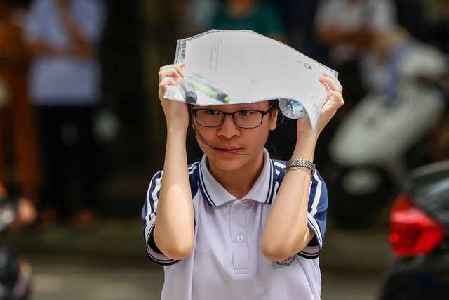 Phụ huynh buồn vì con… 'lỡ' đậu trường công'- Ảnh 2.