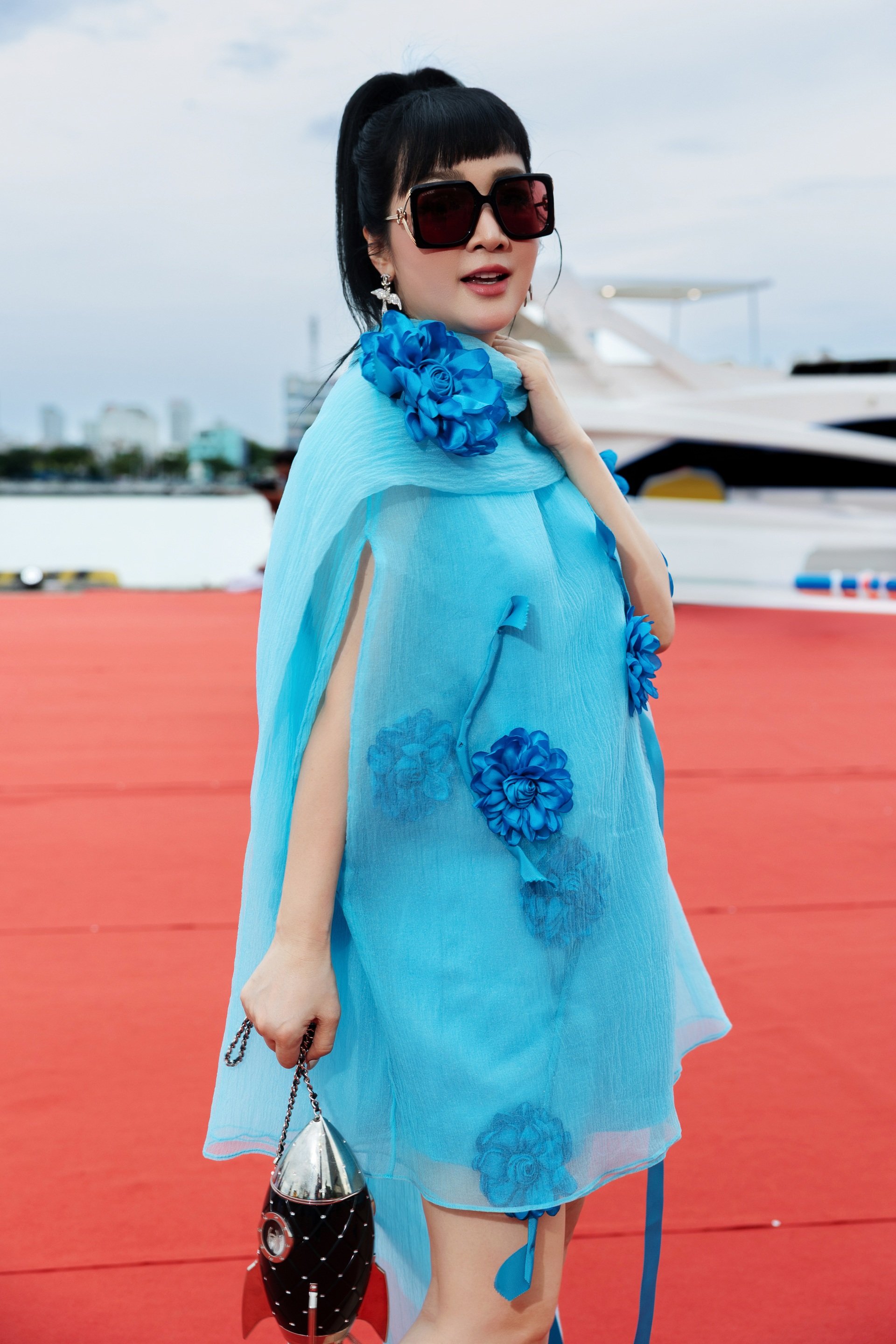 Thanh Lam và chồng bác sĩ sánh đôi dự show thời trang bên bờ sông Hàn - 8