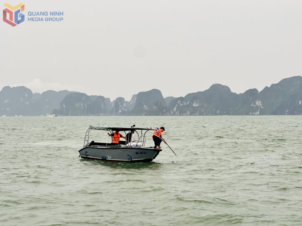 Lực lượng chức năng tỉnh Quảng Ninh tìm kiếm cứu nạn.