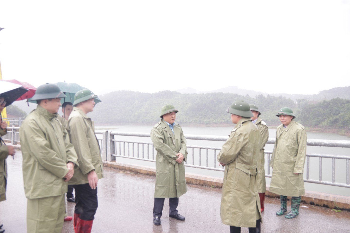 The working group inspected the actual situation at Ban Lai reservoir, Khuat Xa commune.