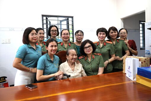 'Bữa cơm tri ân - Con về bên mẹ'