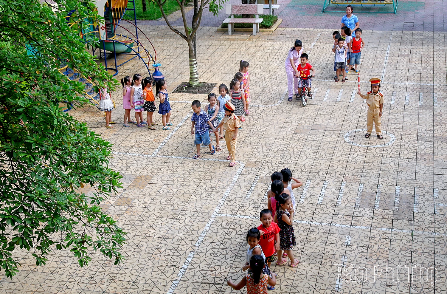 ประสานแผนงานเพื่อความปลอดภัยและความสงบเรียบร้อยในการจราจร