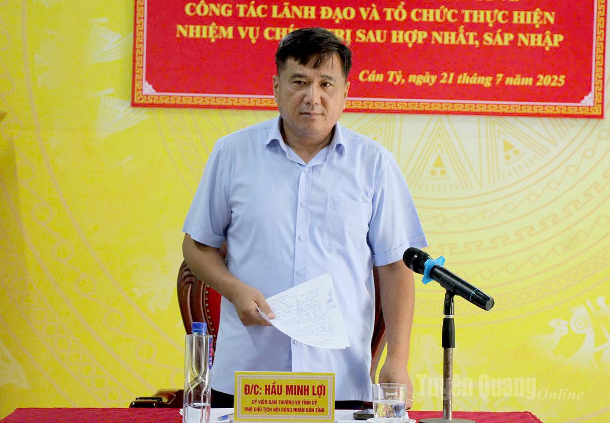 Đồng chí Hầu Minh Lợi, Ủy viên Ban Thường vụ Tỉnh ủy, Phó Chủ tịch HĐND tỉnh phát biểu chỉ đạo hội nghị.