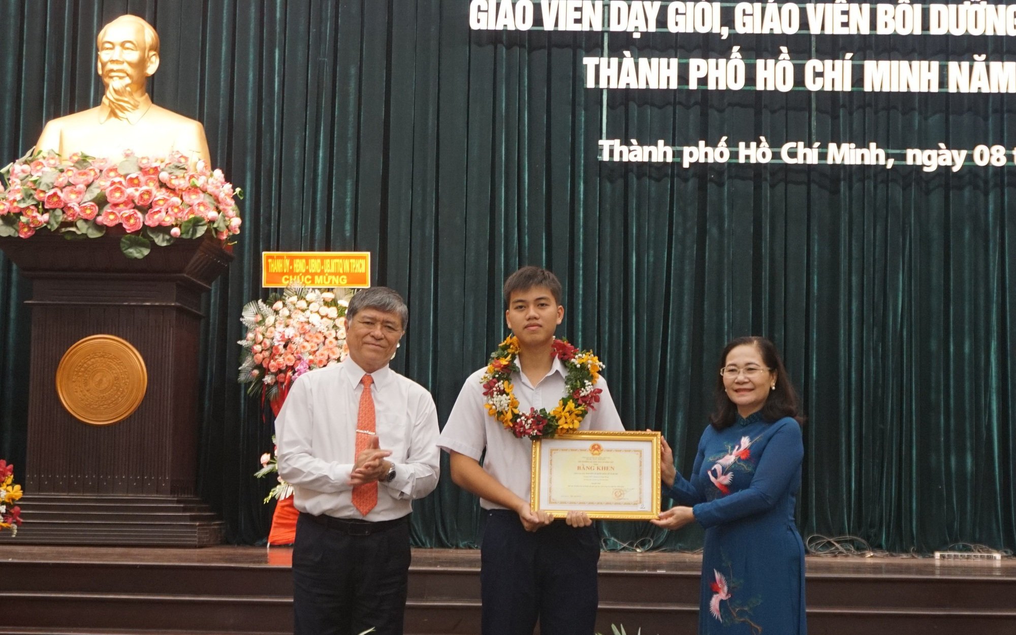 TP HCM thưởng nóng cho học sinh Trường THPT chuyên Lê Hồng Phong vừa đạt thành tích đặc biệt - Ảnh 4.