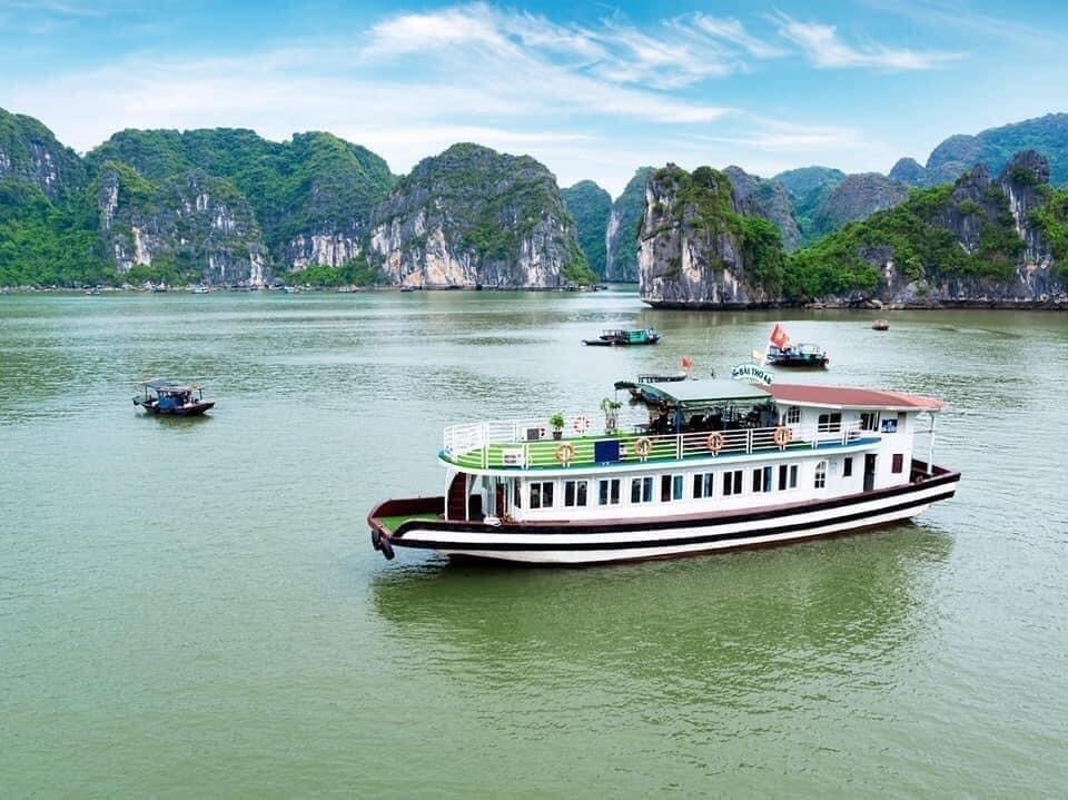 Tạm dừng cấp phép tàu chở khách ra vịnh Hạ Long từ 20 -7 - Ảnh 1.
