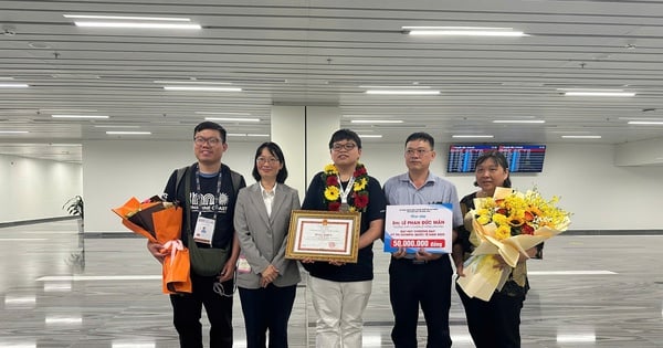 TP HCM thưởng nóng cho học sinh Trường THPT chuyên Lê Hồng Phong vừa đạt thành tích đặc biệt