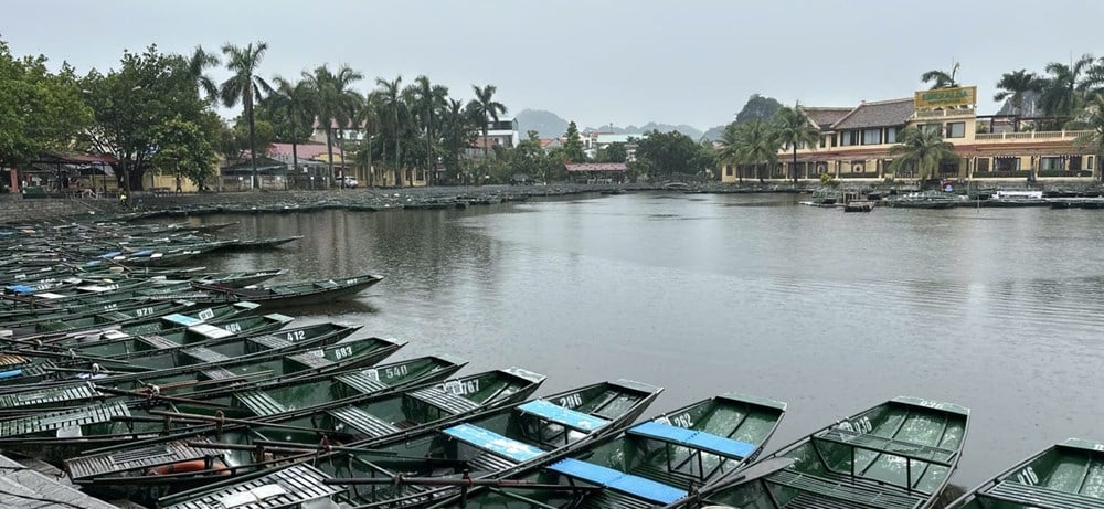 Ninh Bình tạm dừng đón khách du lịch bằng phương tiện thuỷ từ 13h ngày 21.7 - ảnh 1