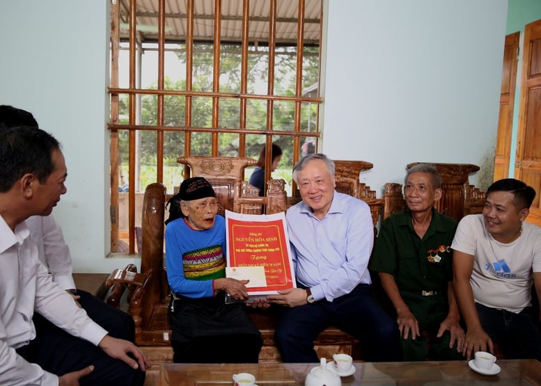 Đảng và Nhà nước luôn dành sự quan tâm đặc biệt trong chăm lo cho người có công, gia đình chính sách- Ảnh 6.