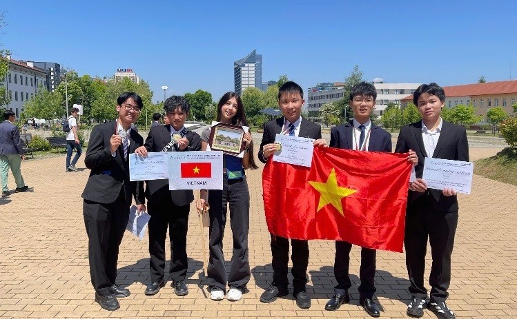 hs-viet-nam.jpg