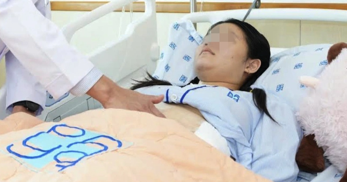 Cô gái 18 tuổi bất ngờ phát hiện ung thư dạ dày di căn xa sau 4 triệu chứng