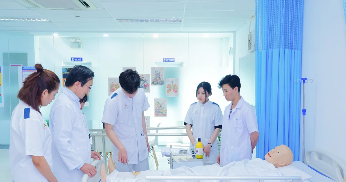 Bộ GD&ĐT ‘chốt’ điểm sàn ngành Sức khỏe có chứng chỉ hành nghề năm 2025