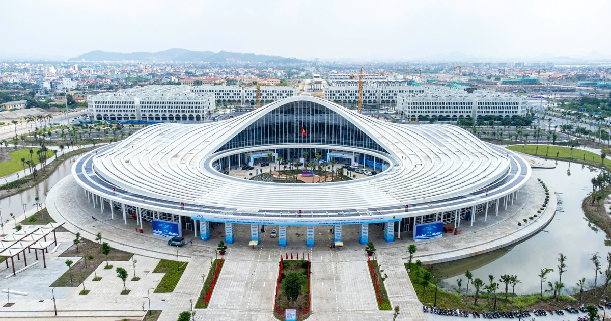 Nhìn gần trung tâm hội nghị hình giọt nước đón các doanh nghiệp xúc tiến đầu tư