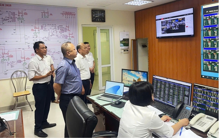 Điện lực miền Bắc chủ động triển khai phương án ứng phó với bão số 3 theo phương châm “4 tại chỗ”- Ảnh 3.