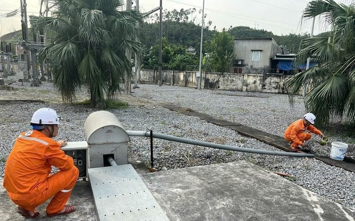 Điện lực miền Bắc chủ động triển khai phương án ứng phó với bão số 3 theo phương châm “4 tại chỗ”- Ảnh 1.