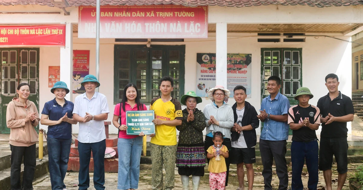 Thôn Nà Lặc được hỗ trợ, lắp đặt 12 đèn năng lượng mặt trời