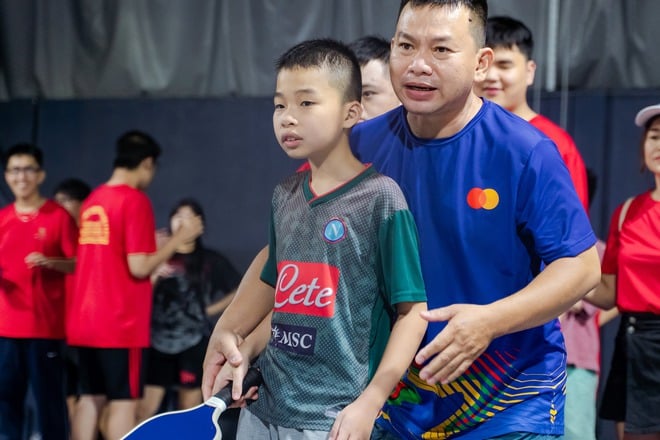 VIDEO: Ấm áp lớp học pickleball miễn phí cho trẻ tự kỷ, khuyết tật trí tuệ- Ảnh 2.