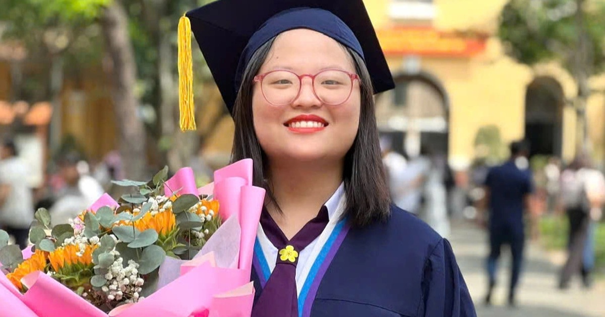 Nữ sinh lớp Tích hợp đạt điểm 10 tiếng Anh tốt nghiệp: "Học từ chính thầy cô"