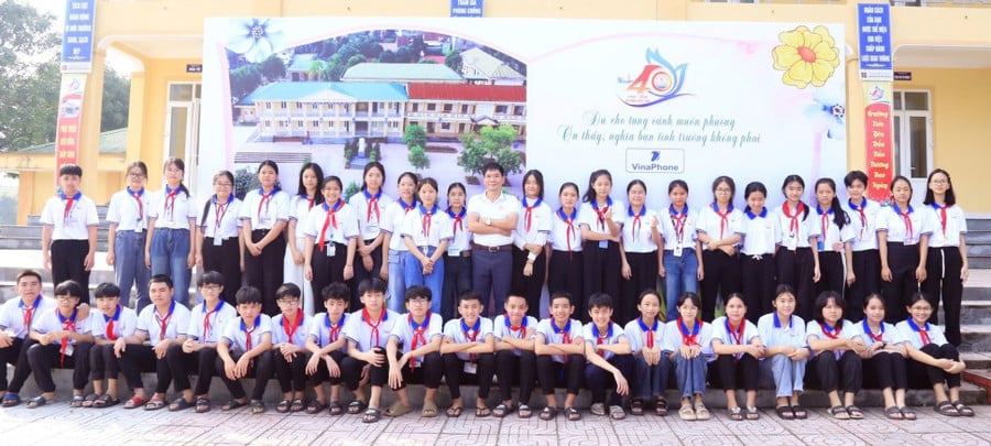 lop-hoc-vung-nong-thon-co-hon-30-hoc-sinh-do-truong-chuyen-1.jpg