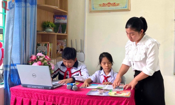 Nữ Tổng phụ trách Đội đoạt giải thưởng “Cánh én hồng”