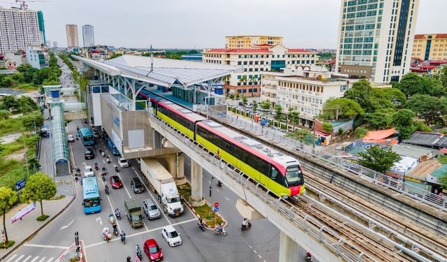 Hà Nội: Xe buýt, tàu điện có thể tạm dừng khi bão số 3 đổ bộ- Ảnh 1.