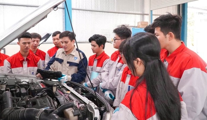 Điểm chuẩn ngành công nghệ kỹ thuật ô tô 3 năm qua thay đổi như thế nào? - Ảnh 1.