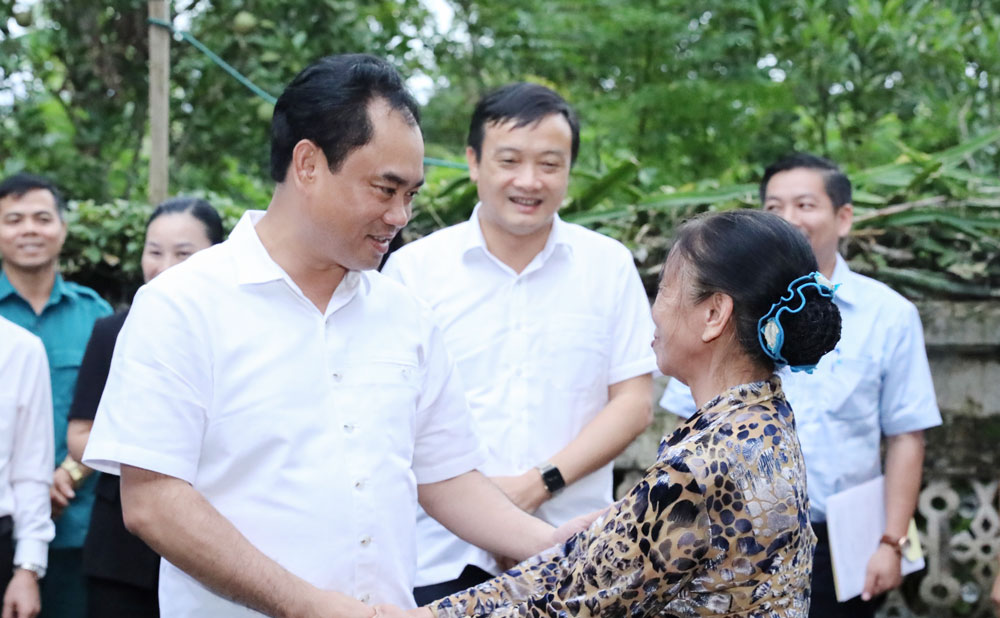 ថ្នាក់ដឹកនាំខេត្ត Thai Nguyen មកទស្សនា និងបង្ហាញការដឹងគុណចំពោះអ្នកមានគុណ