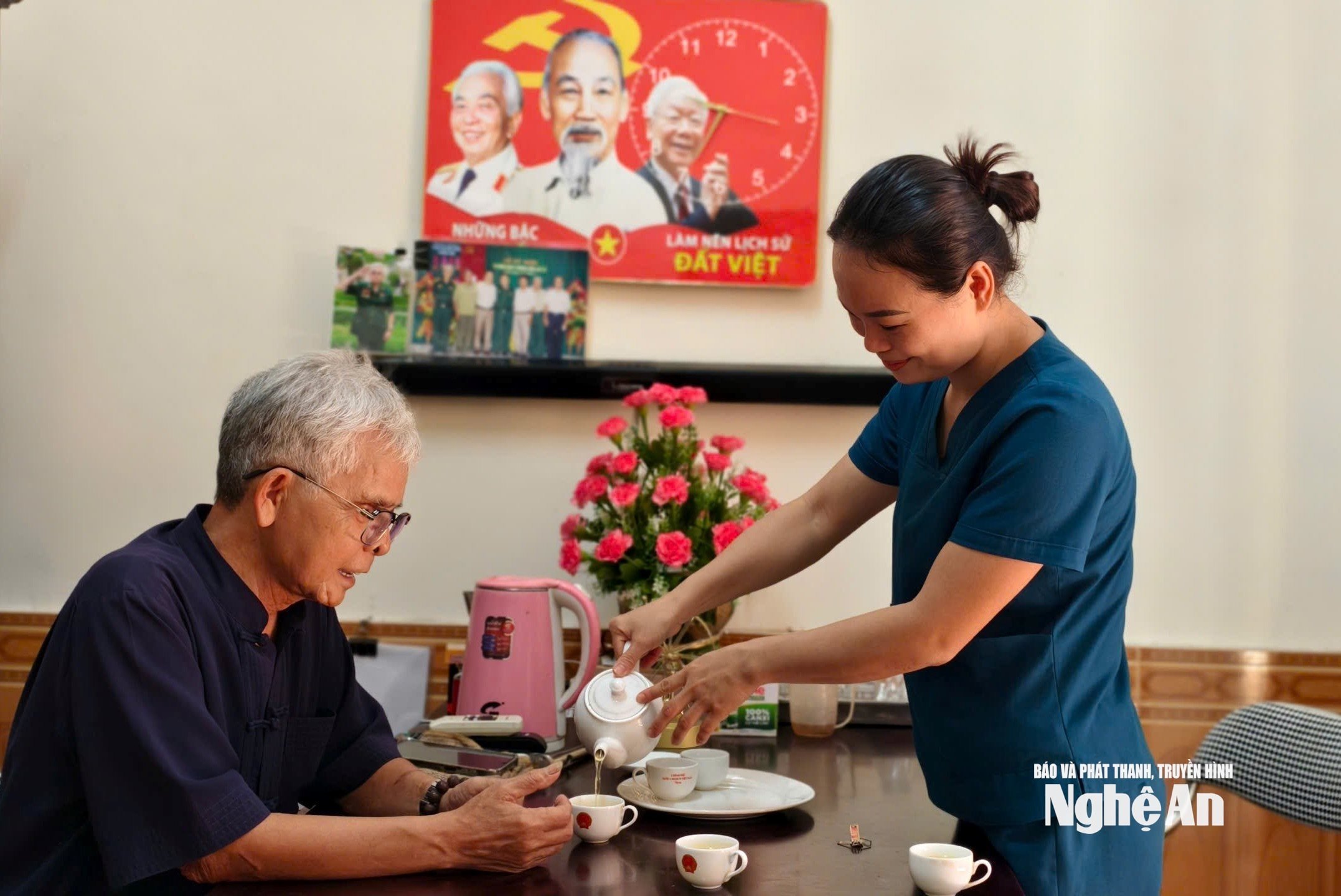 điều dưỡng thương binh Ảnh Diệp Thanh 200000
