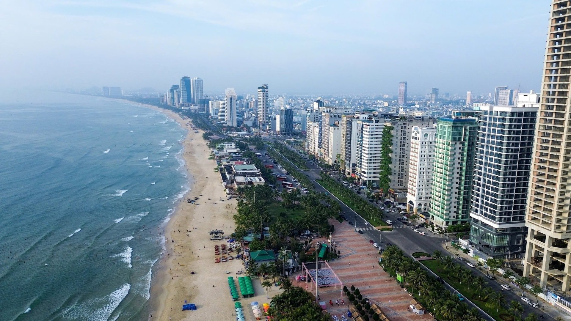 CBRE khuyến cáo, việc lựa chọn đúng phân khúc, đúng thời điểm và đúng pháp lý vẫn là nguyên tắc vàng trong giai đoạn tái thiết thị trường như hiện nay. Ảnh: TRỌNG HÙNG