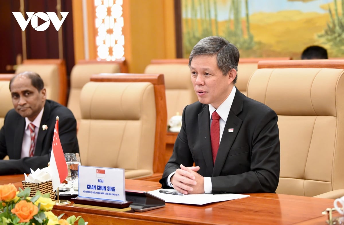 Bộ trưởng Bộ Quốc phòng Singapore Chan Chun Sing tại hội đàm