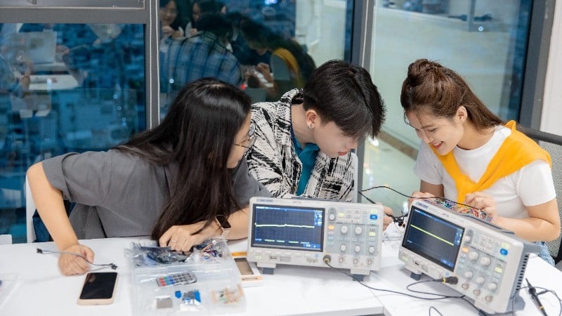 UEH AI Chatbot will help students and parents understand all admission information.