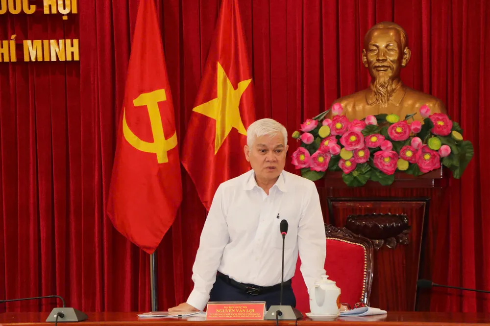 Leiter der Delegation der Nationalversammlung von Ho-Chi-Minh-Stadt, Nguyen Van Loi, empfängt Bürger