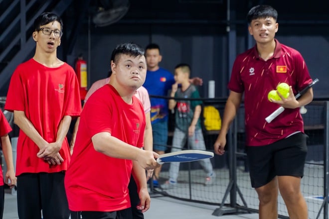 VIDEO: Ấm áp lớp học pickleball miễn phí cho trẻ tự kỷ, khuyết tật trí tuệ- Ảnh 3.