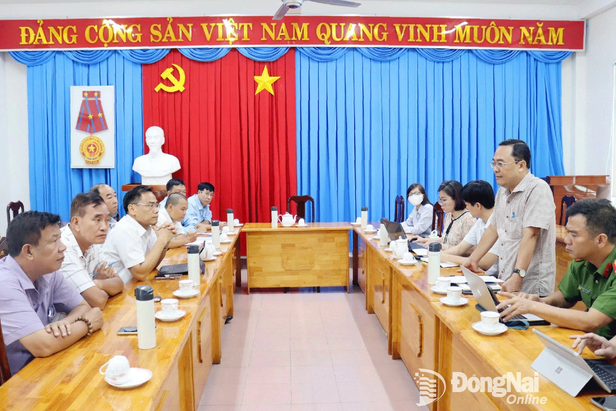 Ông Nguyễn Quốc Ấn, Phó trưởng ban Quản lý các khu công nghiệp - khu kinh tế Đồng Nai, Phó trưởng đoàn kiểm tra liên ngành của UBND tỉnh, phát biểu kết luận buổi làm việc. Ảnh: Hoàng Lộc