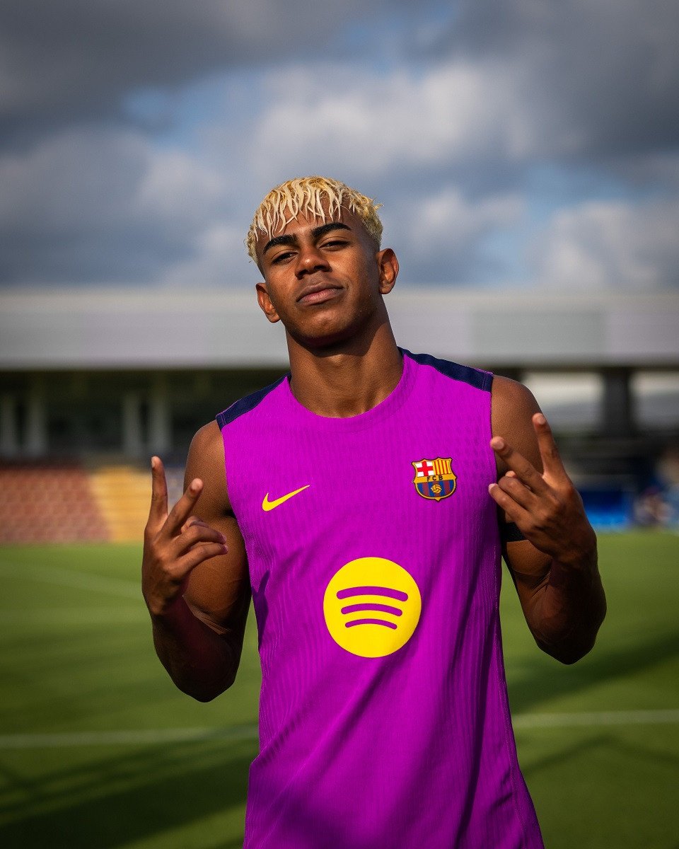 Lamine Yamal FCB.jpg