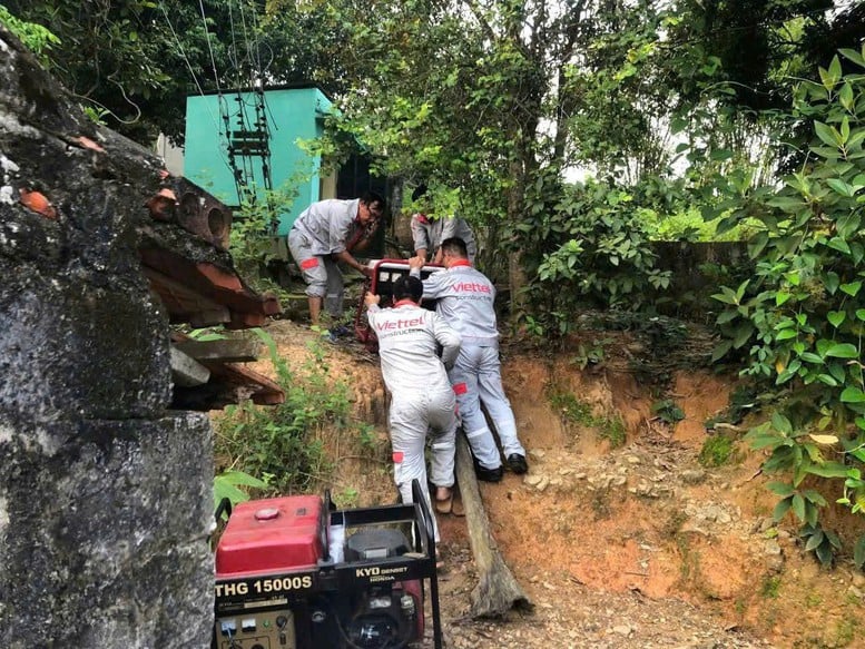 Sẵn sàng đảm bảo thông tin liên lạc cho người dân để ứng phó bão Wipha- Ảnh 1.
