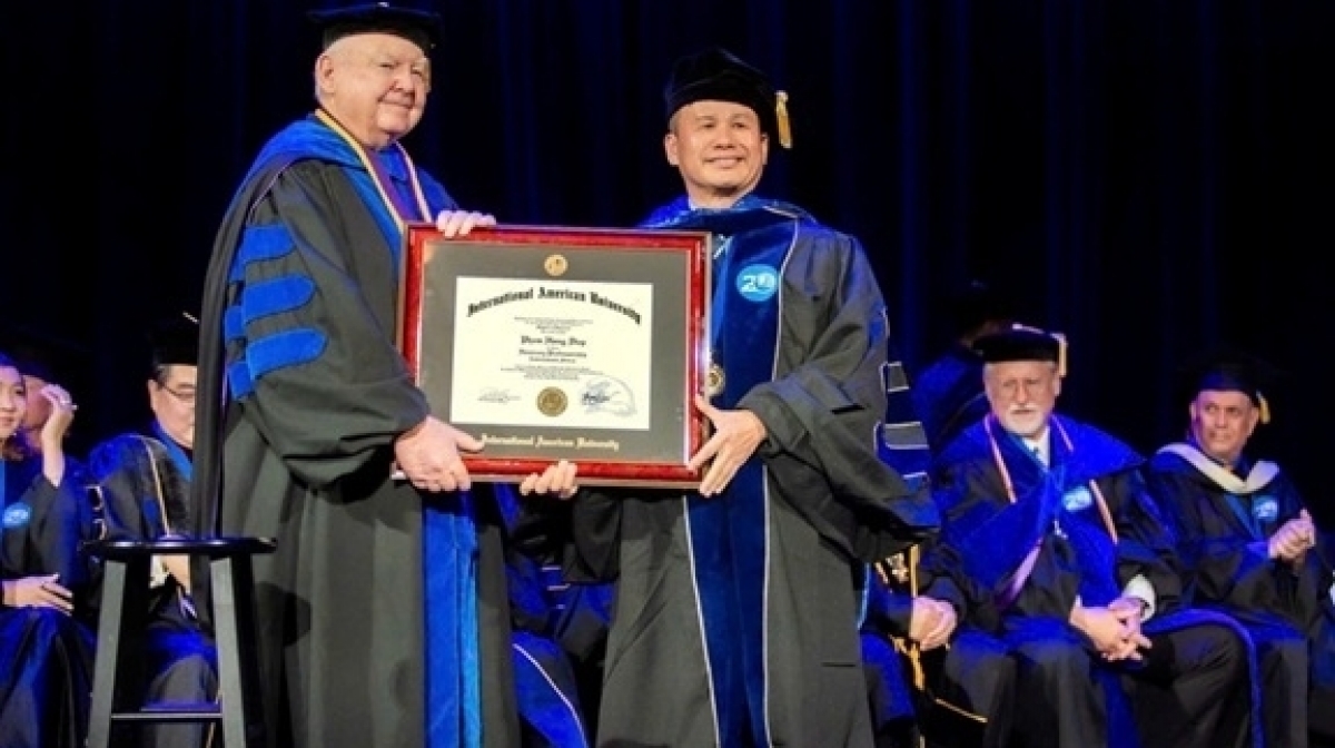 Einem vietnamesischen Geschäftsmann wurde in den USA der Titel eines Honorarprofessors verliehen.