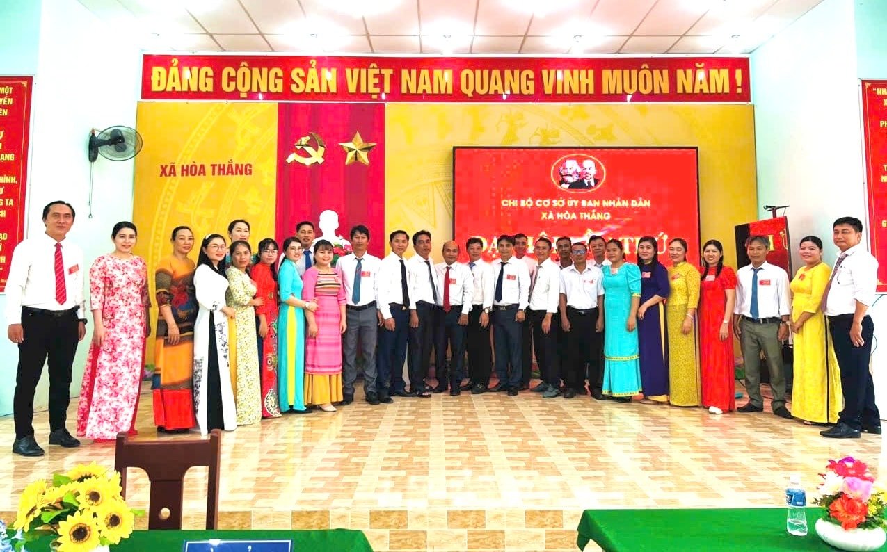 Đại hội Chi bộ cơ sở UBND xã Hòa Thắng