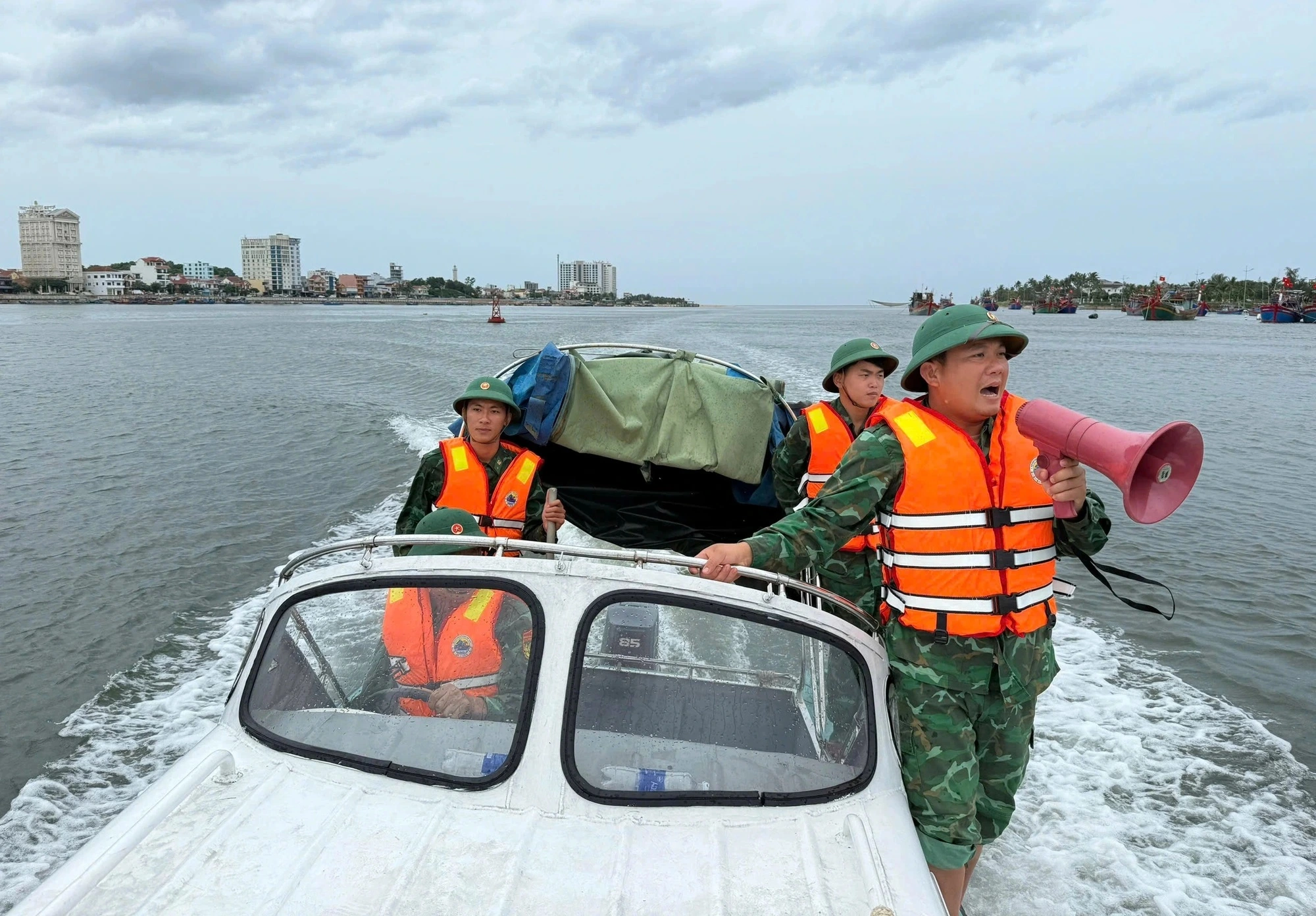 ខាងជើង​ចល័ត​កម្លាំង​ទាំងអស់​ដើម្បី​ឆ្លើយតប​នឹង​ព្យុះ​លេខ​៣