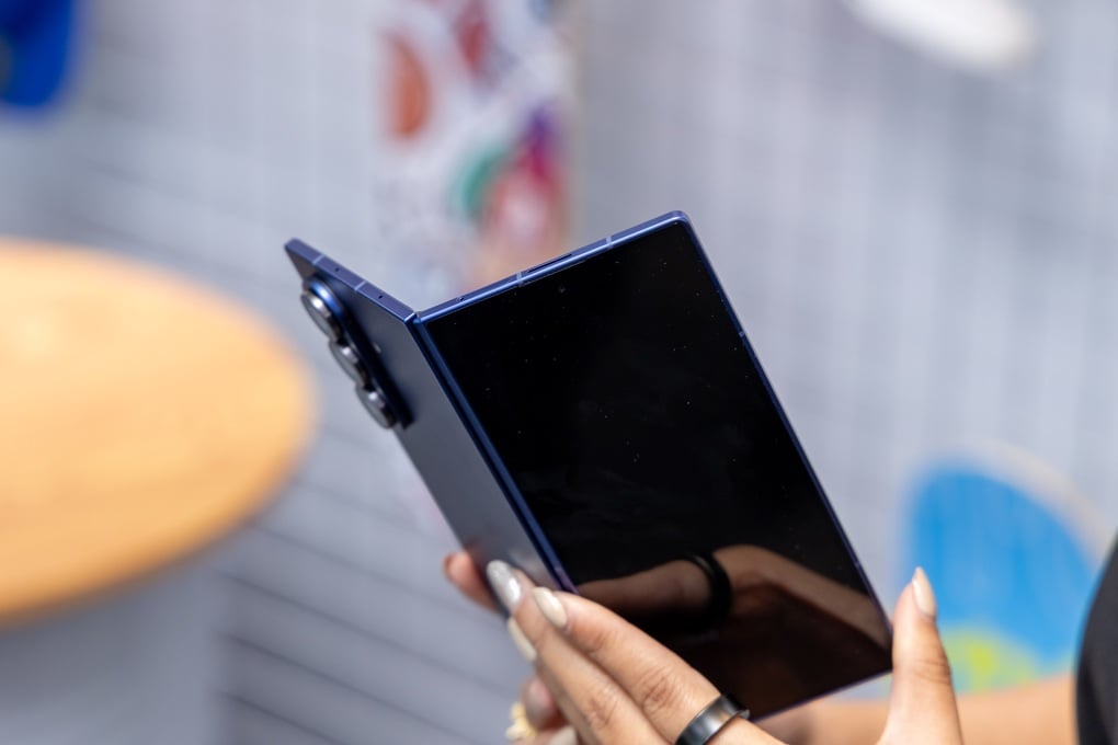 Hai màu xanh navy và xanh mint trên Galaxy Z Fold7 thu hút người dùng - 2