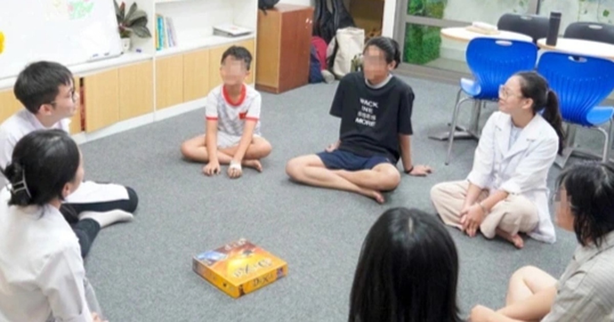Un niño de 10 años que se vio involucrado en el vuelco de un barco en Ha Long se encuentra estable y recibe apoyo psicológico.