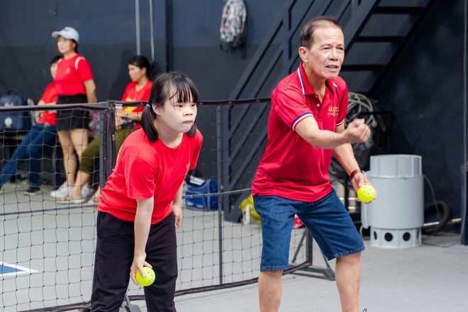 VIDEO: Ấm áp lớp học pickleball miễn phí cho trẻ tự kỷ, khuyết tật trí tuệ- Ảnh 5.