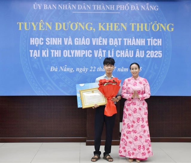 Đà Nẵng tuyên dương học sinh xuất sắc tại kỳ thi Olympic Vật lý châu Âu 2025 - Ảnh 1.