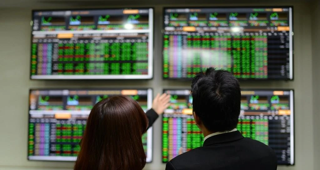 Nhóm cổ phiếu trụ giúp VN-Index phục hồi mạnh mẽ vào cuối phiên