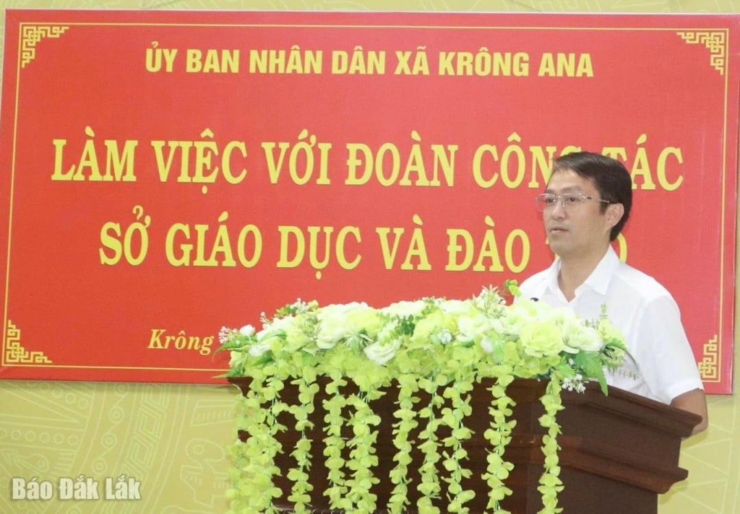 Bí thư Đảng ủy, Chủ tịch HĐND xã Krông Ana Nguyễn Minh Chí phát biểu tại buổi làm việc.
