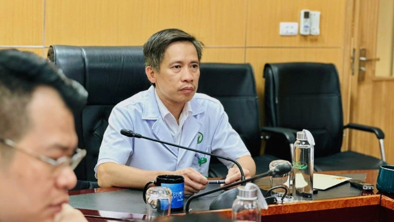 Phó Giáo sư, Tiến sĩ Nguyễn Mạnh Khánh, Phó Giám đốc Bệnh viện chủ trì hội chẩn trực tuyến.