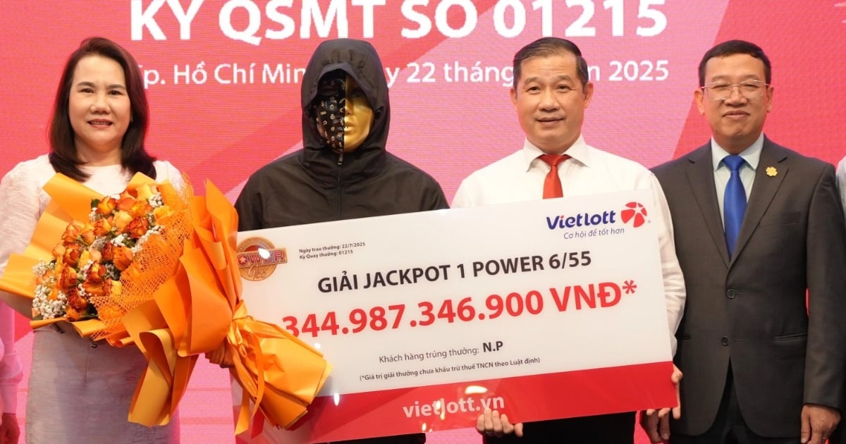 អ្នកដែលឈ្នះរង្វាន់ Vietlott កំណត់ត្រា 344 ពាន់លានដុង បាននិយាយថា គាត់មិនអាចញ៉ាំបានទេ នៅពេលដែលគាត់បានលឺដំណឹងនេះ។
