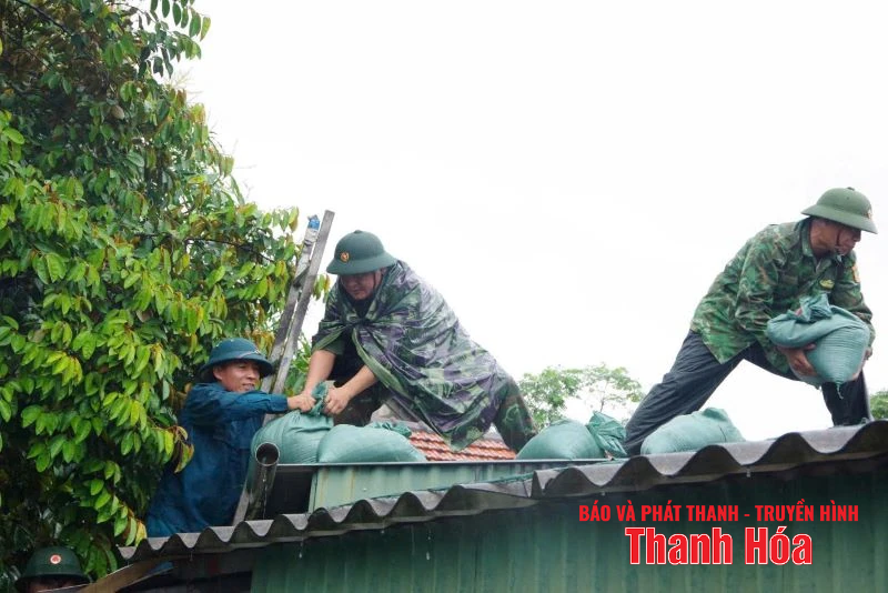 Các lực lượng quânn sự, biên phòng hỗ trợ Nhân dân trước khi bão đổ bộ