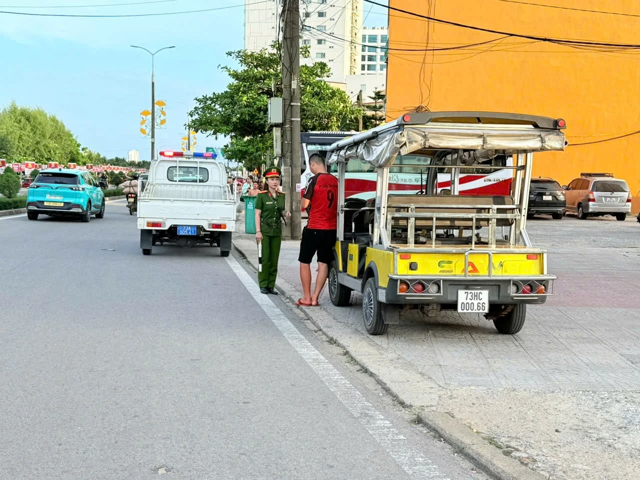 Kiến nghị cấp có thẩm quyền sửa quy định về tốc độ đối với xe điện 4 bánh chở người